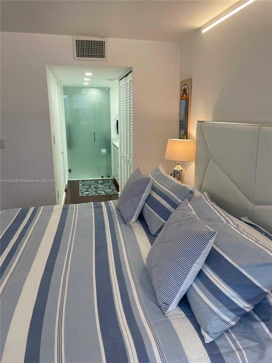 Small Image of 5701 COLLINS AVE #805, Miami Beach Number 14