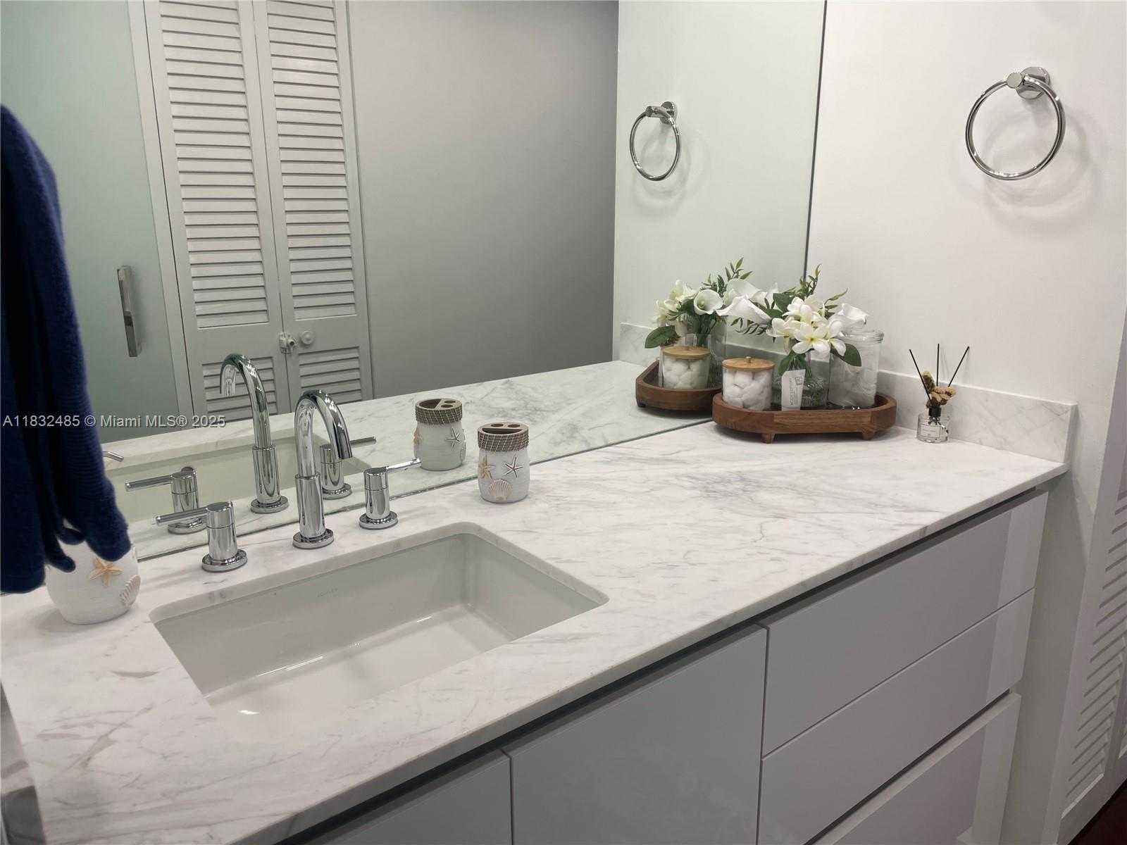 Small Image of 5701 COLLINS AVE #805, Miami Beach Number 15
