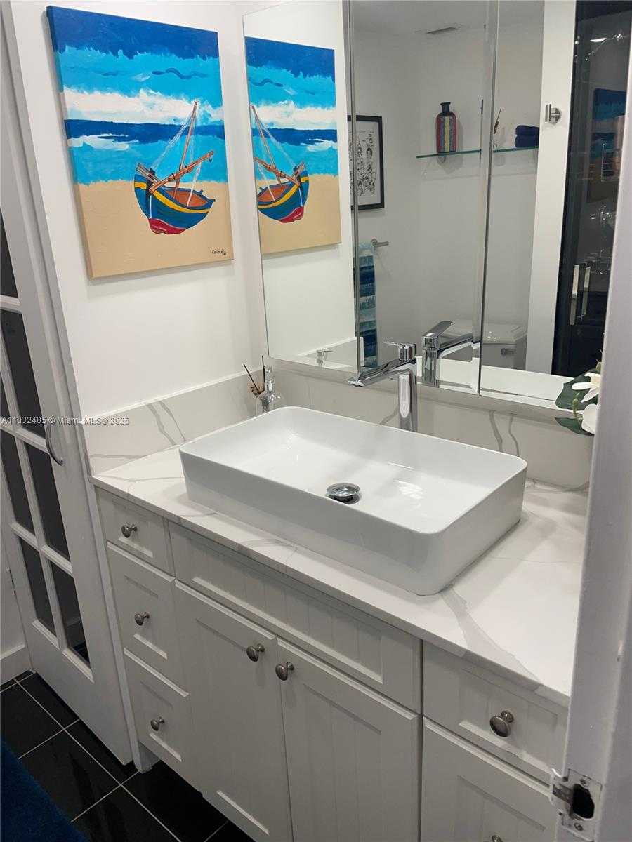Small Image of 5701 COLLINS AVE #805, Miami Beach Number 19