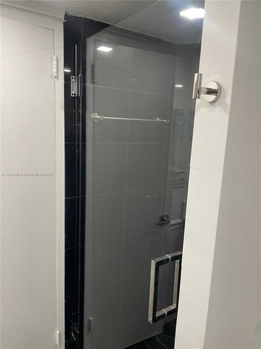 Small Image of 5701 COLLINS AVE #805, Miami Beach Number 21