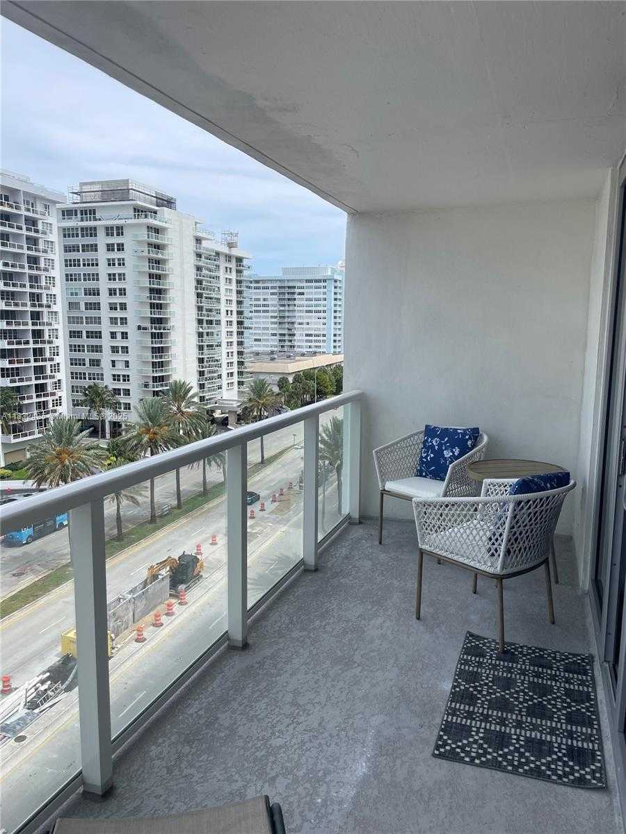 Small Image of 5701 COLLINS AVE #805, Miami Beach Number 3