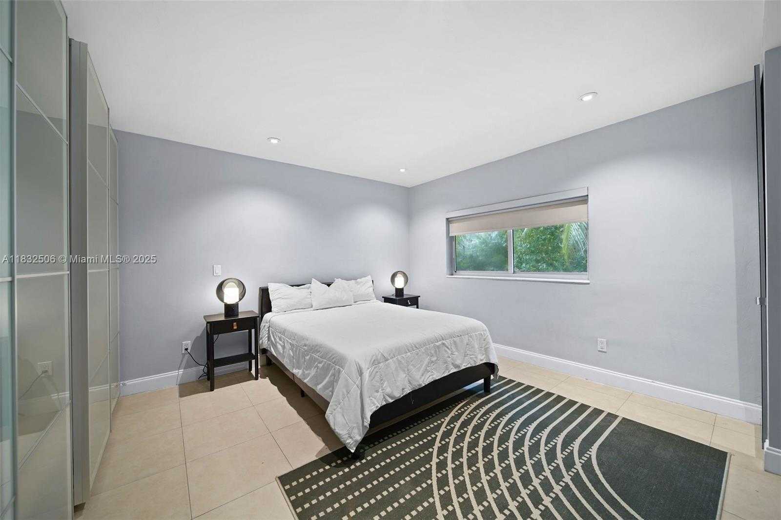Small Image of 1145 101ST ST #4, Bay Harbor Islands Number 13