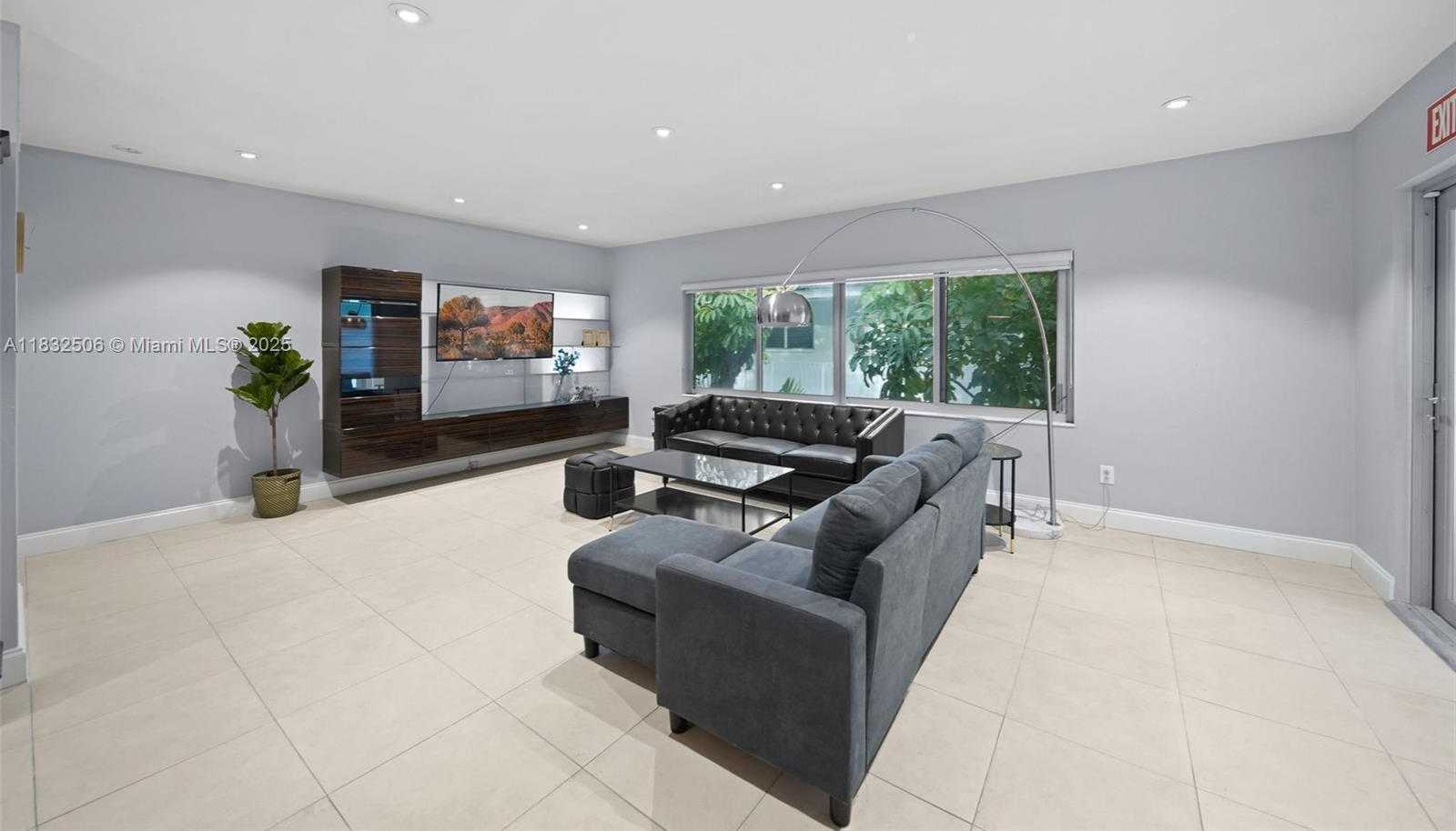 Small Image of 1145 101ST ST #4, Bay Harbor Islands Number 4