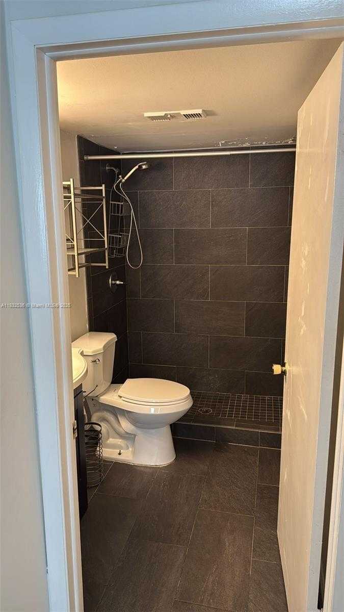Small Image of 1615 MERIDIAN AVE #202, Miami Beach Number 13