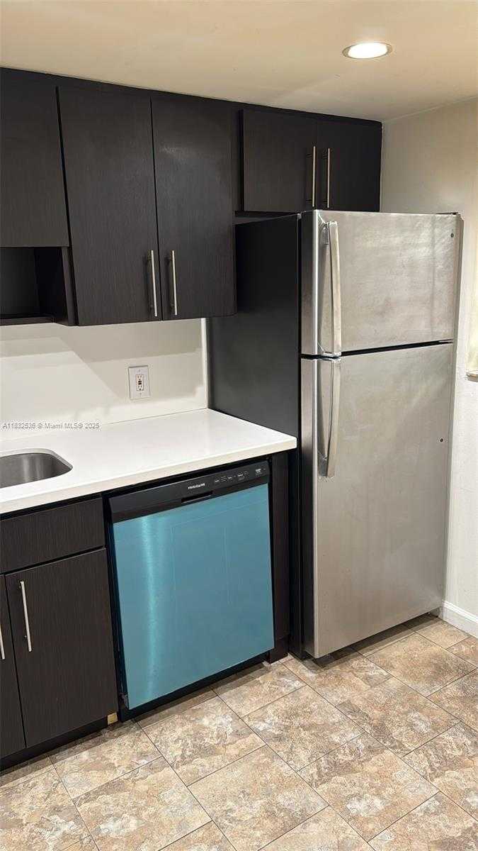 Small Image of 1615 MERIDIAN AVE #202, Miami Beach Number 2