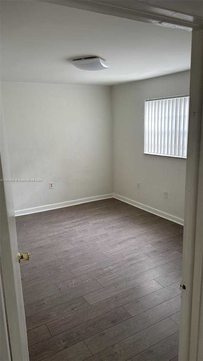 Small Image of 1615 MERIDIAN AVE #202, Miami Beach Number 4