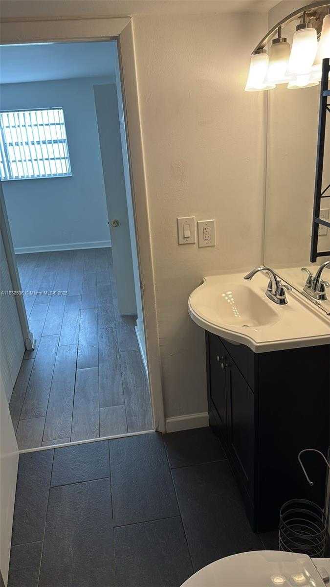 Small Image of 1615 MERIDIAN AVE #202, Miami Beach Number 5
