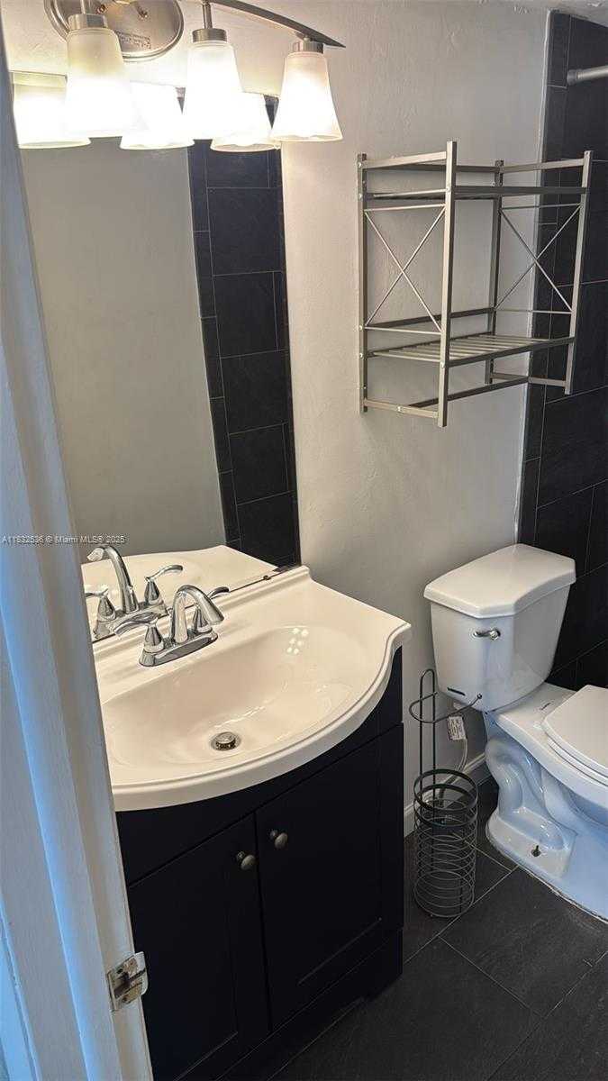Small Image of 1615 MERIDIAN AVE #202, Miami Beach Number 6