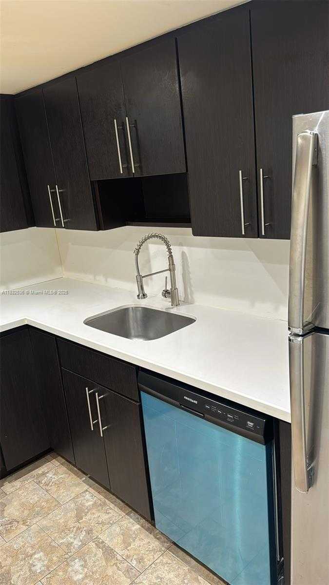 Small Image of 1615 MERIDIAN AVE #202, Miami Beach Number 8