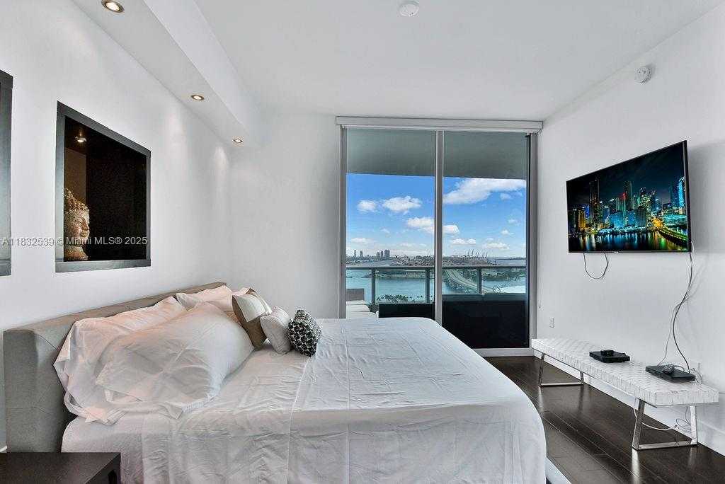 Small Image of 900 BISCAYNE BLVD #2507, Miami Number 33