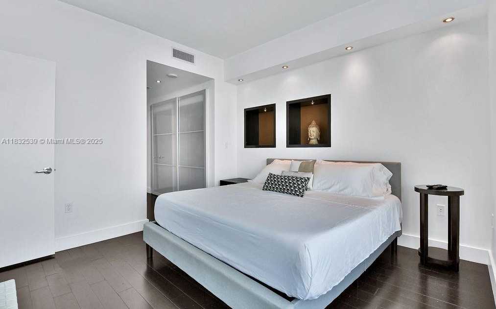 Small Image of 900 BISCAYNE BLVD #2507, Miami Number 36