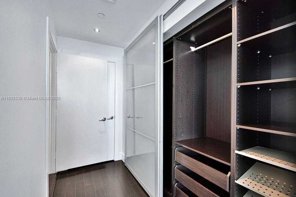 Small Image of 900 BISCAYNE BLVD #2507, Miami Number 38
