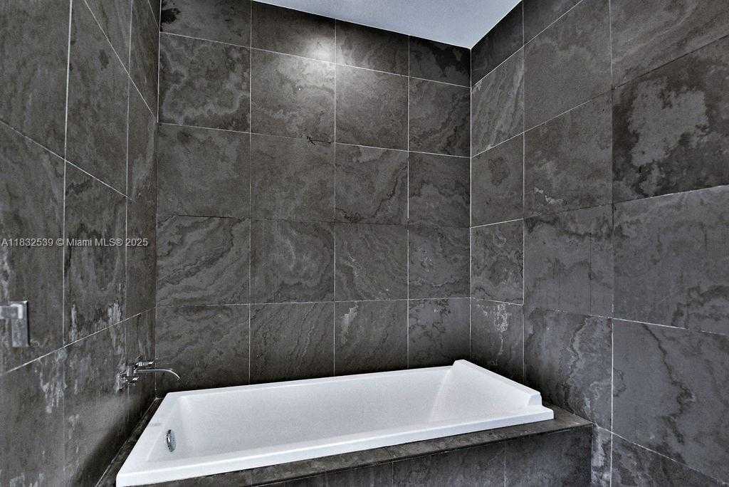 Small Image of 900 BISCAYNE BLVD #2507, Miami Number 40
