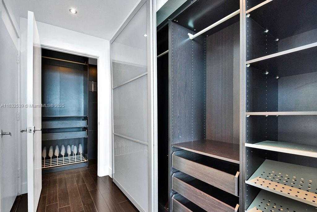 Small Image of 900 BISCAYNE BLVD #2507, Miami Number 45