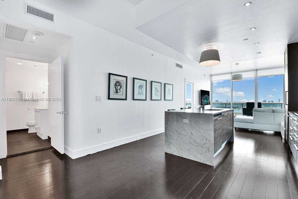 Small Image of 900 BISCAYNE BLVD #2507, Miami Number 6