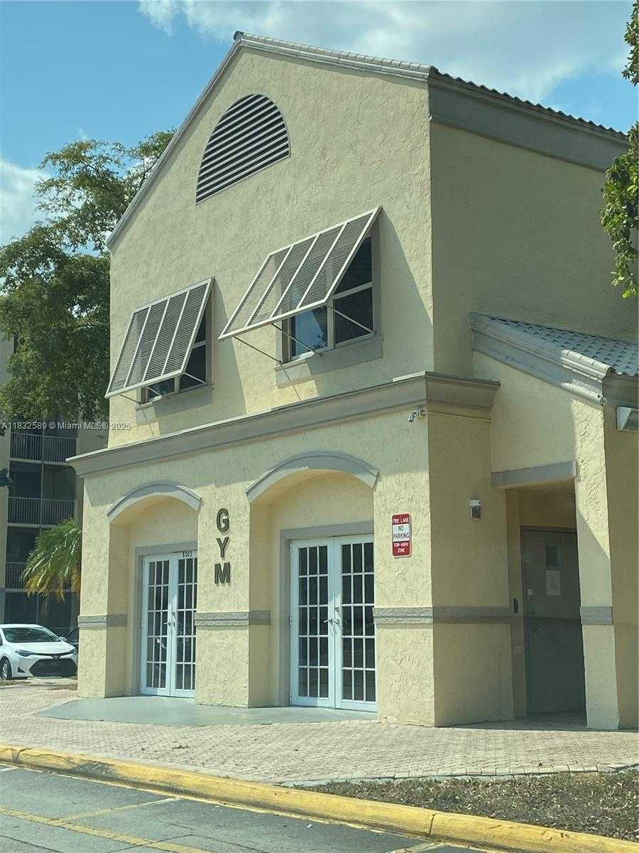Small Image of 8100 GENEVA CT #339, Doral Number 12