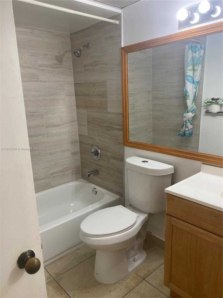 Small Image of 8100 GENEVA CT #339, Doral Number 6