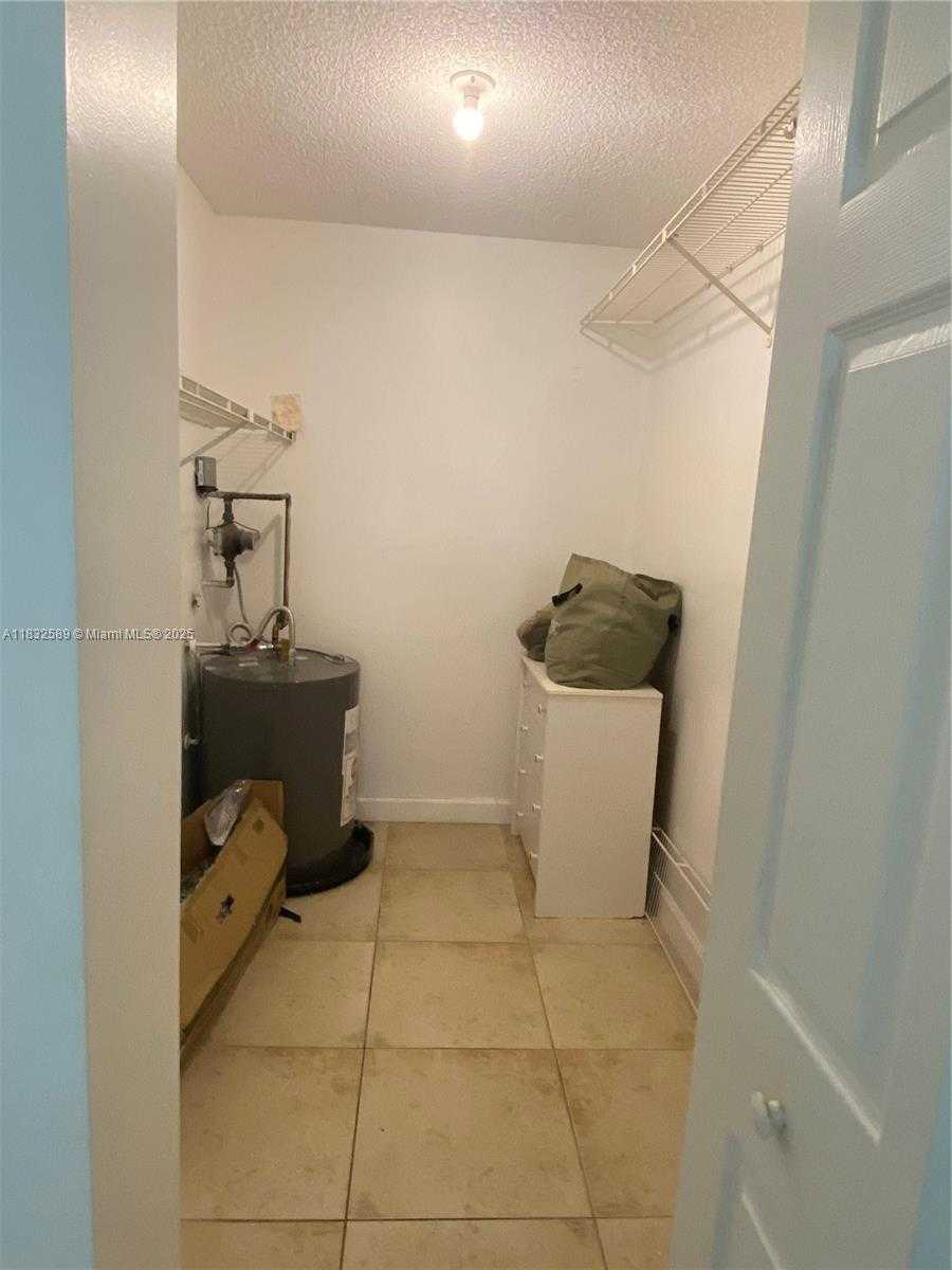 Small Image of 8100 GENEVA CT #339, Doral Number 7