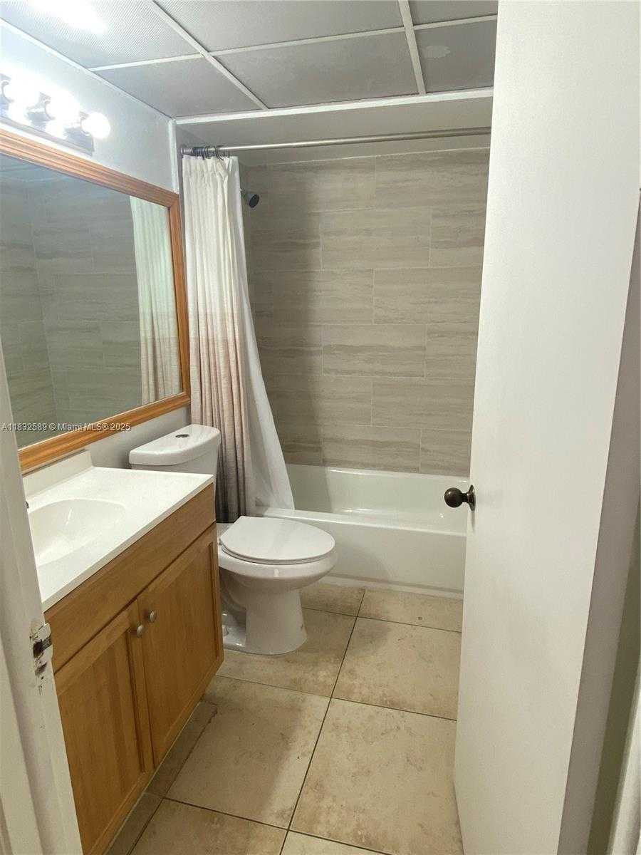 Small Image of 8100 GENEVA CT #339, Doral Number 8