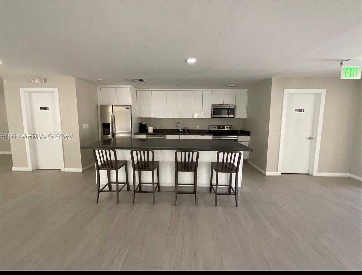 Small Image of Miami Number 13