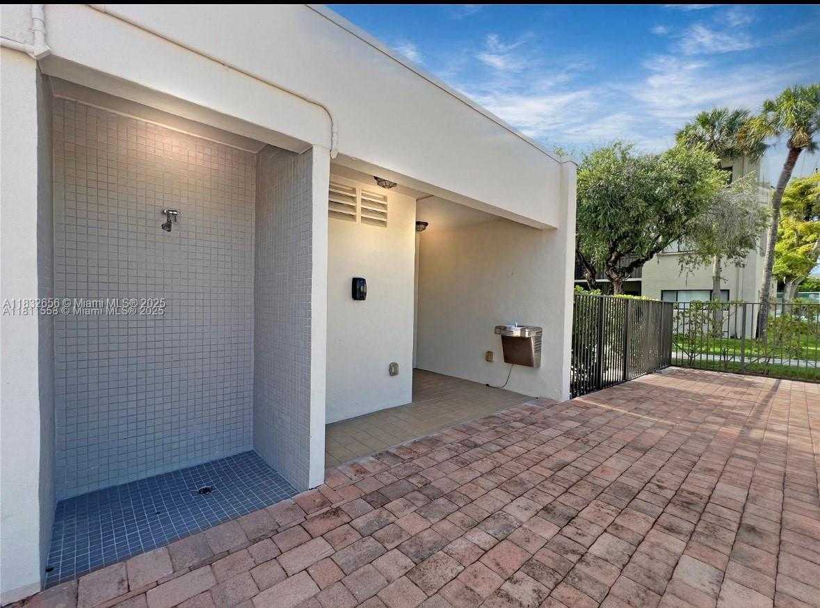 Small Image of Miami Number 15