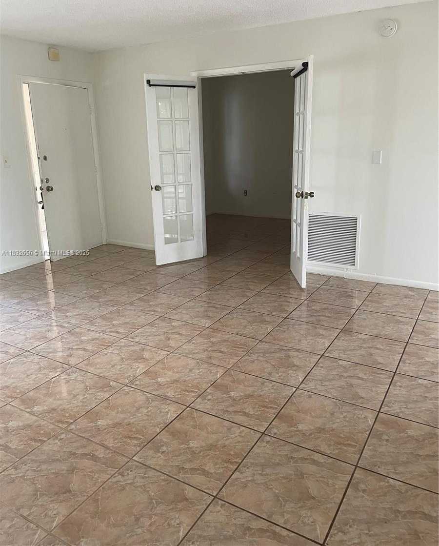 Small Image of Miami Number 3