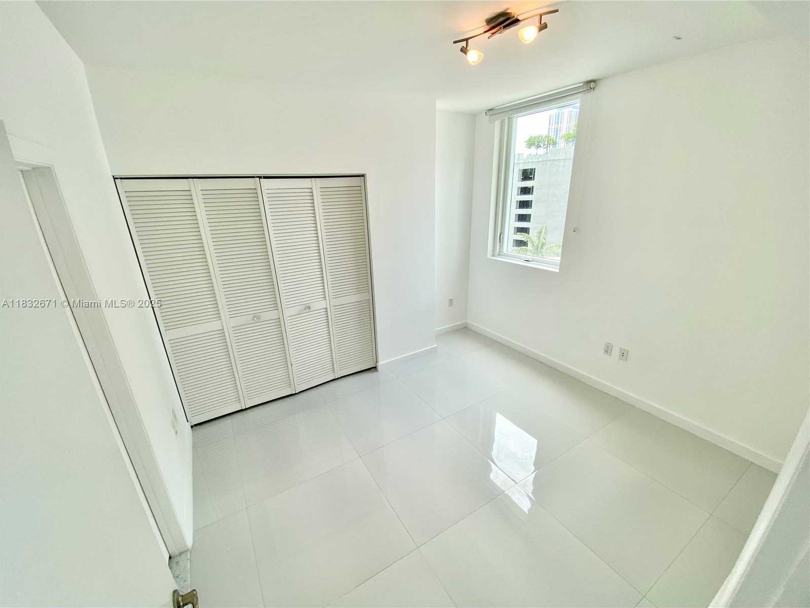 Small Image of 253 NORTH EAST 2ND ST #1401, Miami Number 15