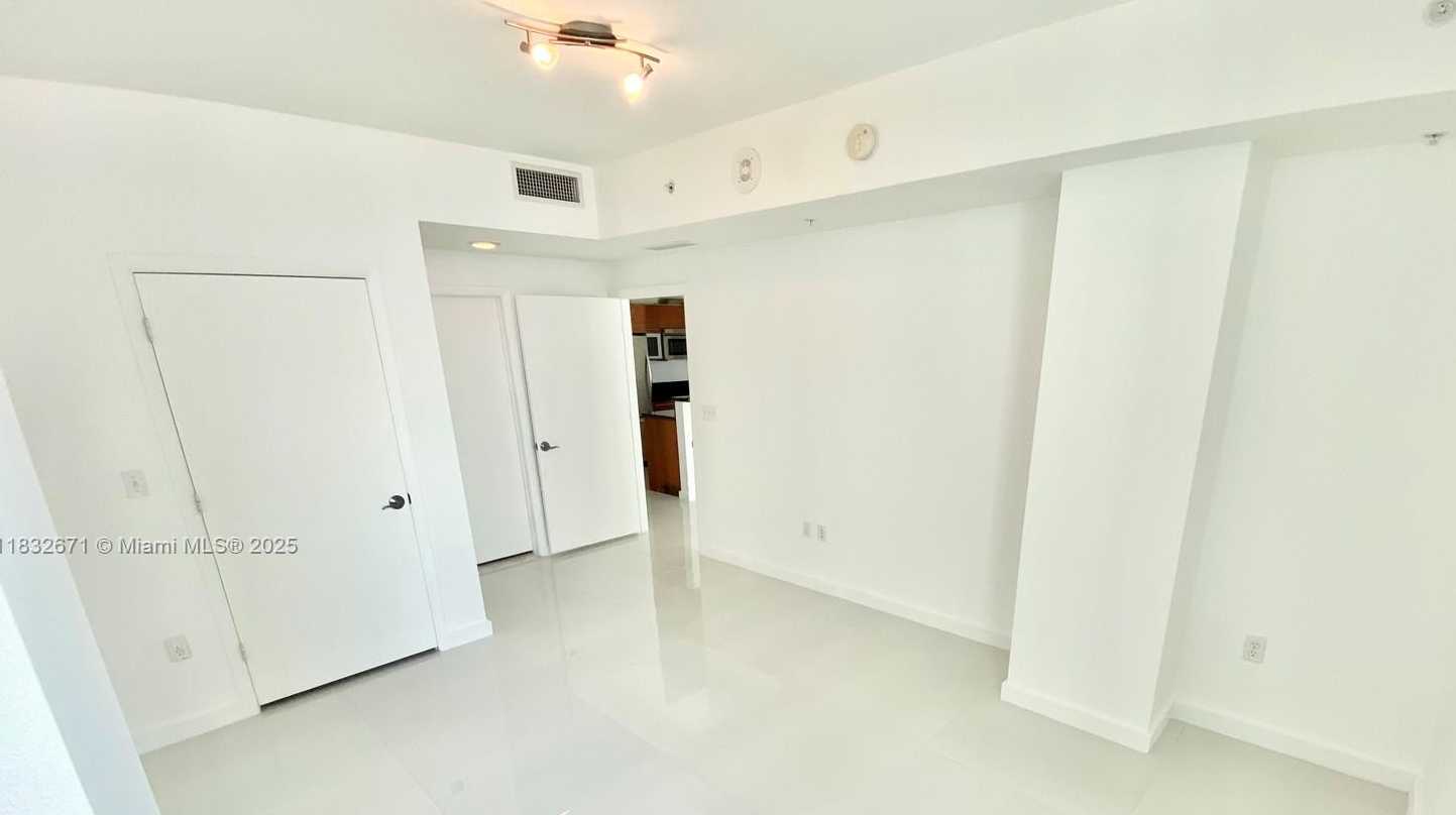 Small Image of 253 NORTH EAST 2ND ST #1401, Miami Number 22