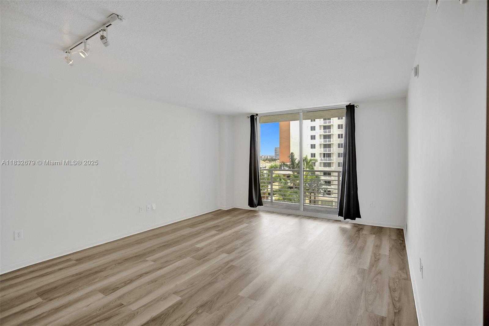 Small Image of 18800 NORTH EAST 29 AVE #621, Aventura Number 10