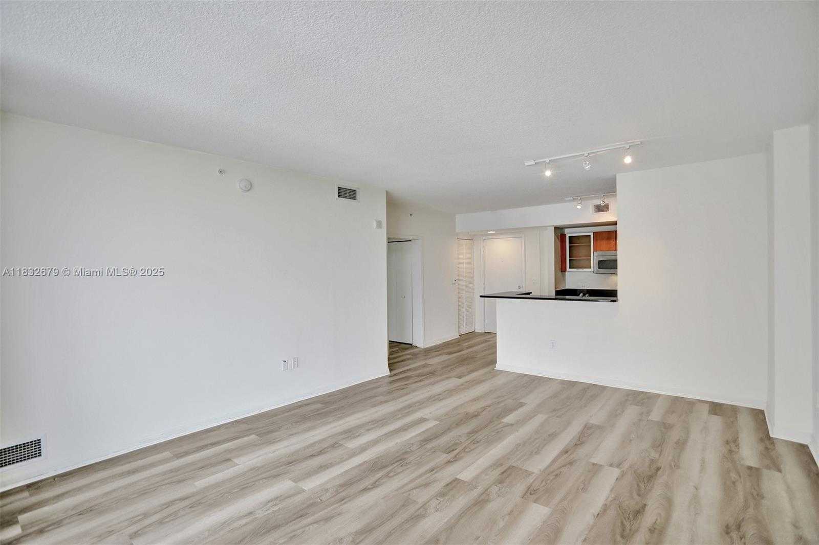 Small Image of 18800 NORTH EAST 29 AVE #621, Aventura Number 12