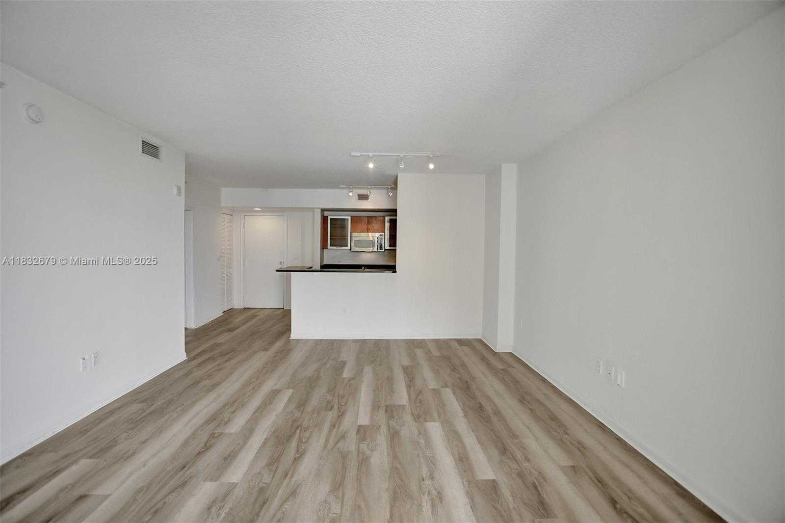 Small Image of 18800 NORTH EAST 29 AVE #621, Aventura Number 13