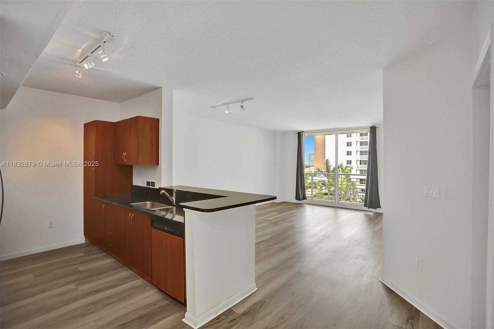 Small Image of 18800 NORTH EAST 29 AVE #621, Aventura Number 2