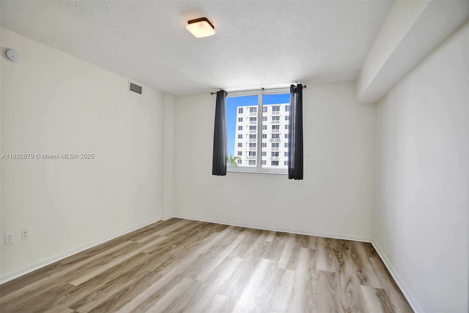 Small Image of 18800 NORTH EAST 29 AVE #621, Aventura Number 20