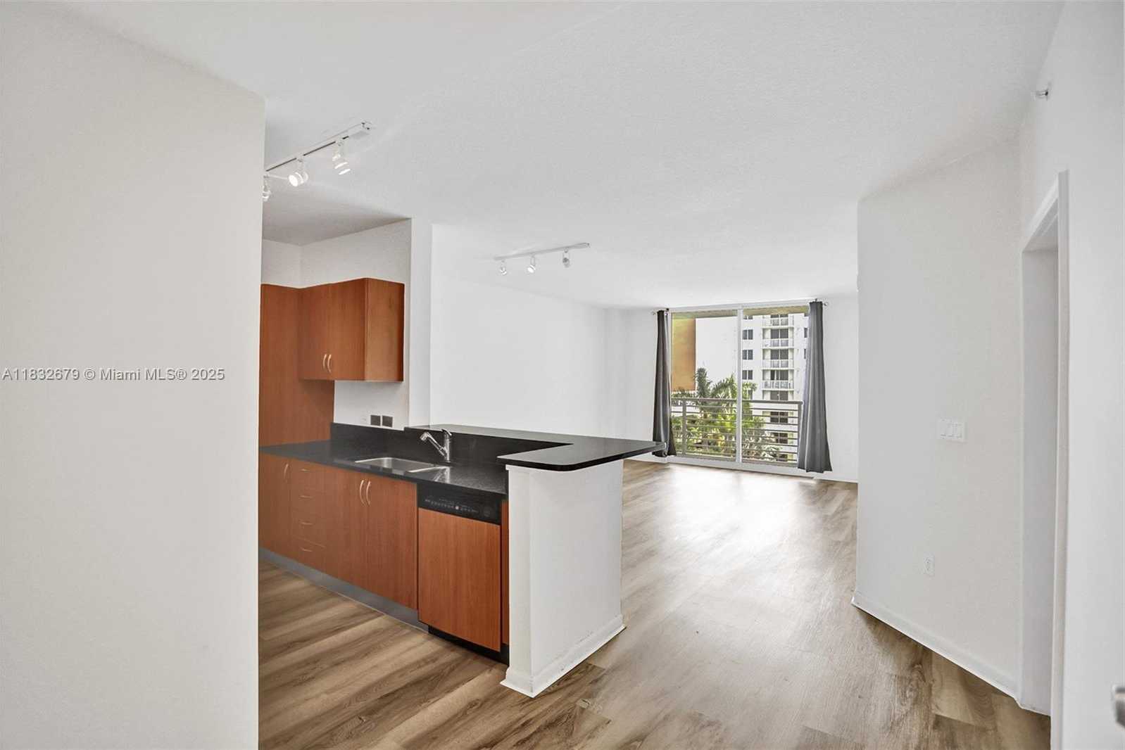 Small Image of 18800 NORTH EAST 29 AVE #621, Aventura Number 3