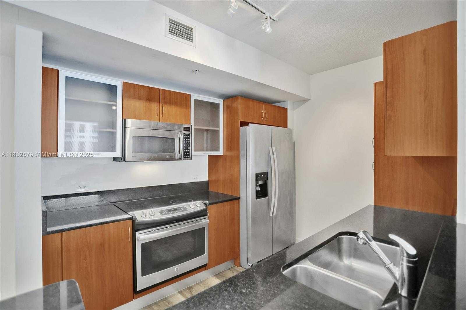 Small Image of 18800 NORTH EAST 29 AVE #621, Aventura Number 4