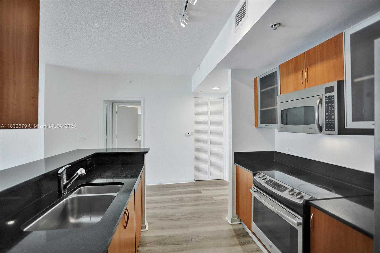 Small Image of 18800 NORTH EAST 29 AVE #621, Aventura Number 6
