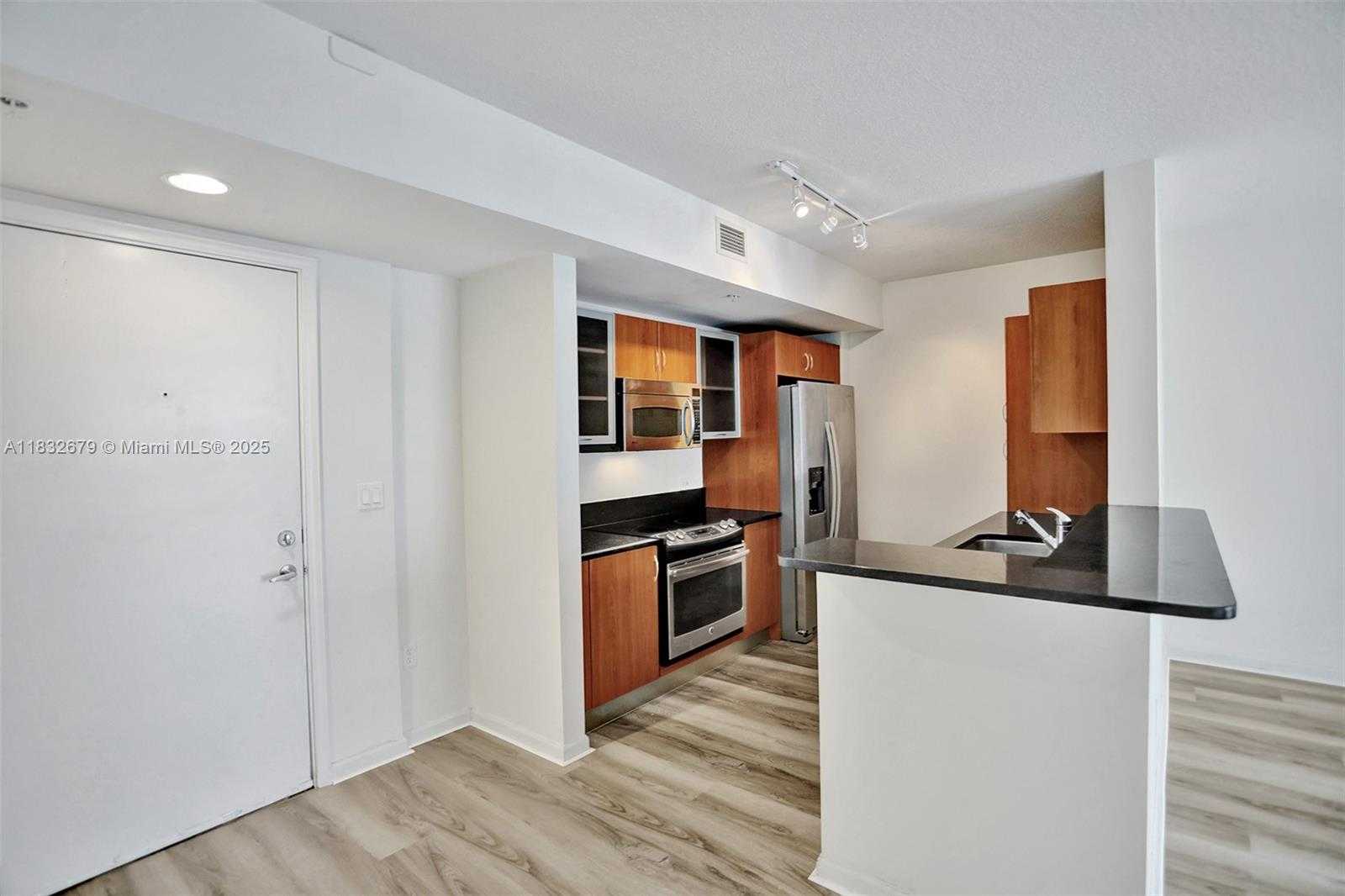 Small Image of 18800 NORTH EAST 29 AVE #621, Aventura Number 7