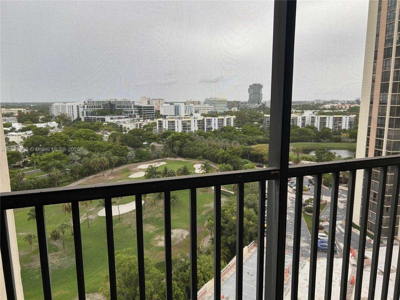 Small Image of 20335 E Country Club Dr, Aventura, FL 33180, USA Number 16