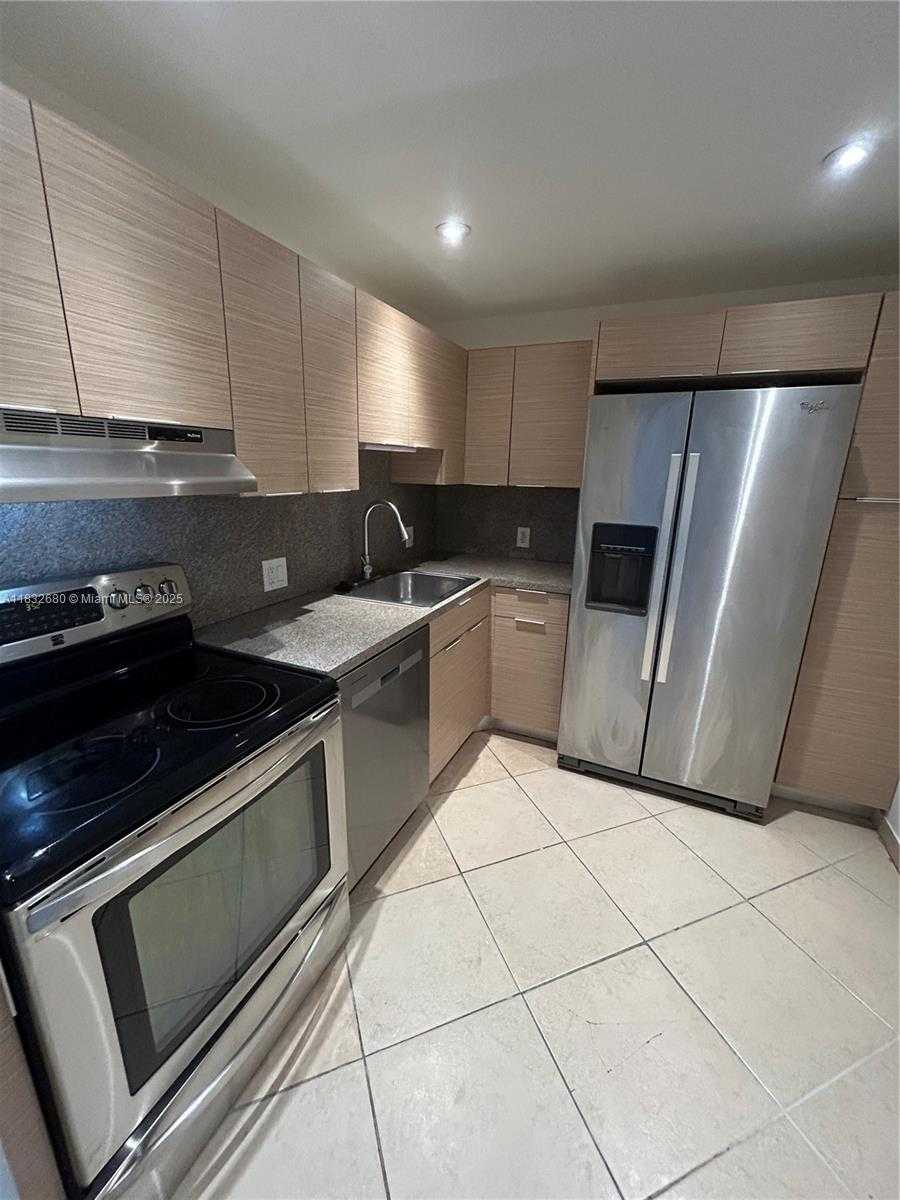Small Image of 20335 E Country Club Dr, Aventura, FL 33180, USA Number 19