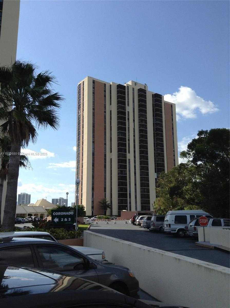 Small Image of 20335 E Country Club Dr, Aventura, FL 33180, USA Number 2