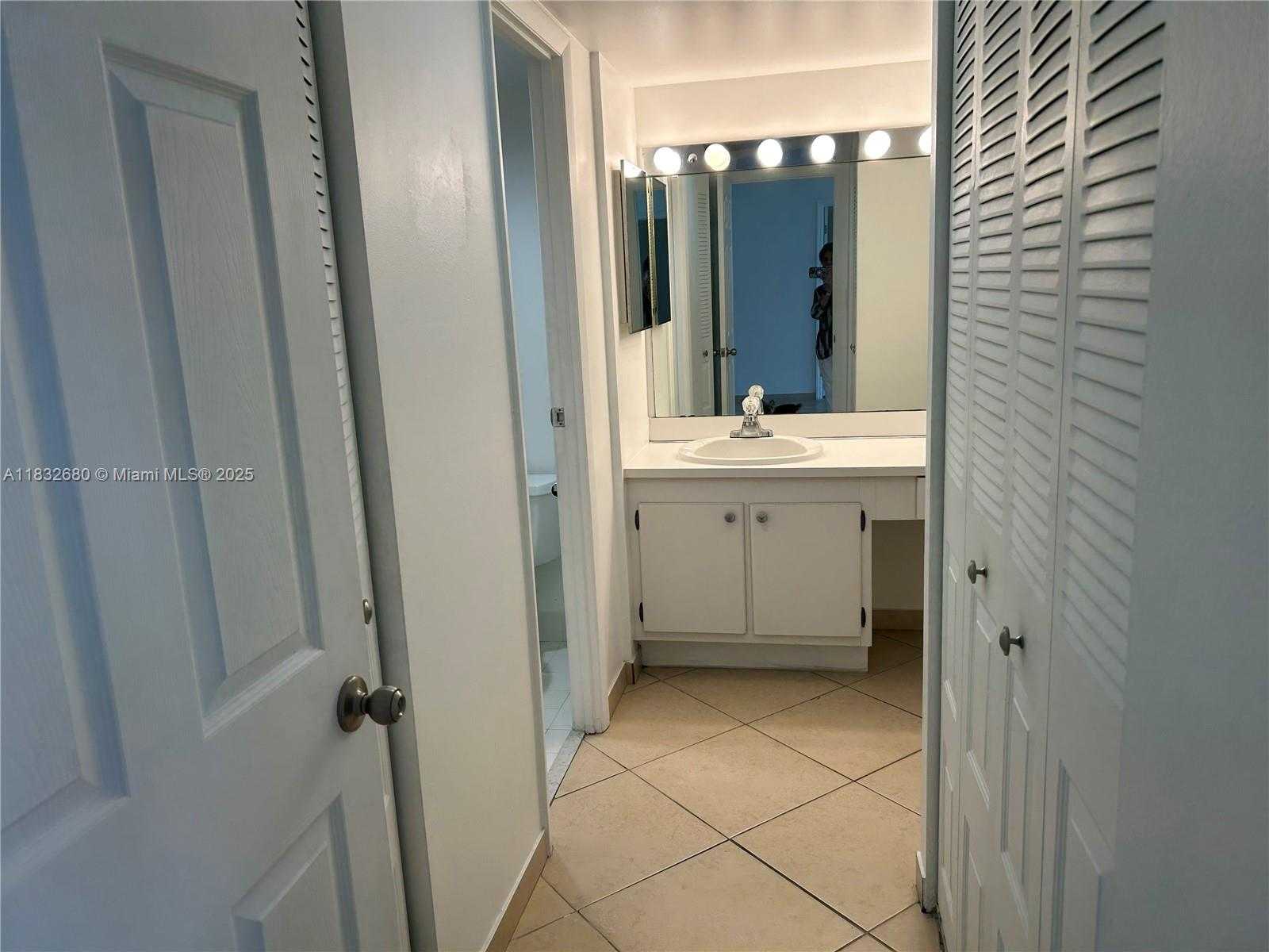 Small Image of 20335 E Country Club Dr, Aventura, FL 33180, USA Number 26