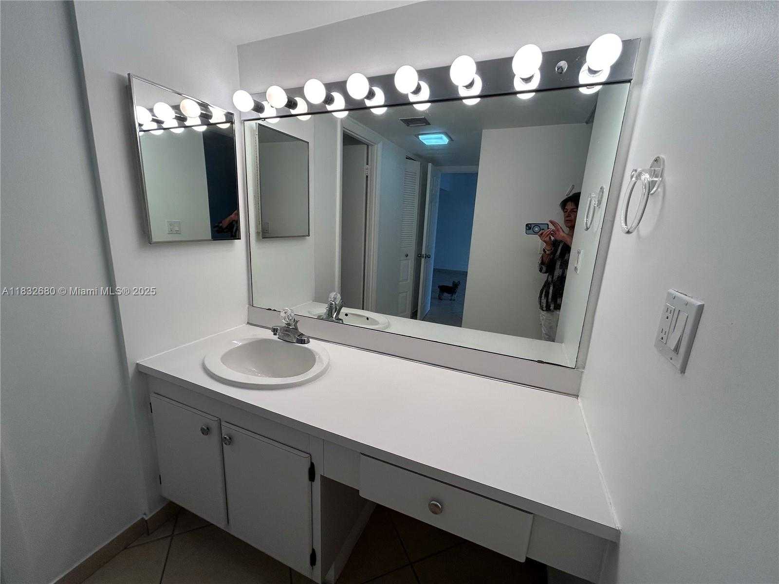 Small Image of 20335 E Country Club Dr, Aventura, FL 33180, USA Number 27