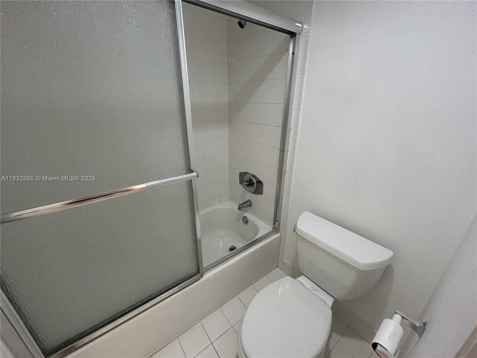 Small Image of 20335 E Country Club Dr, Aventura, FL 33180, USA Number 32