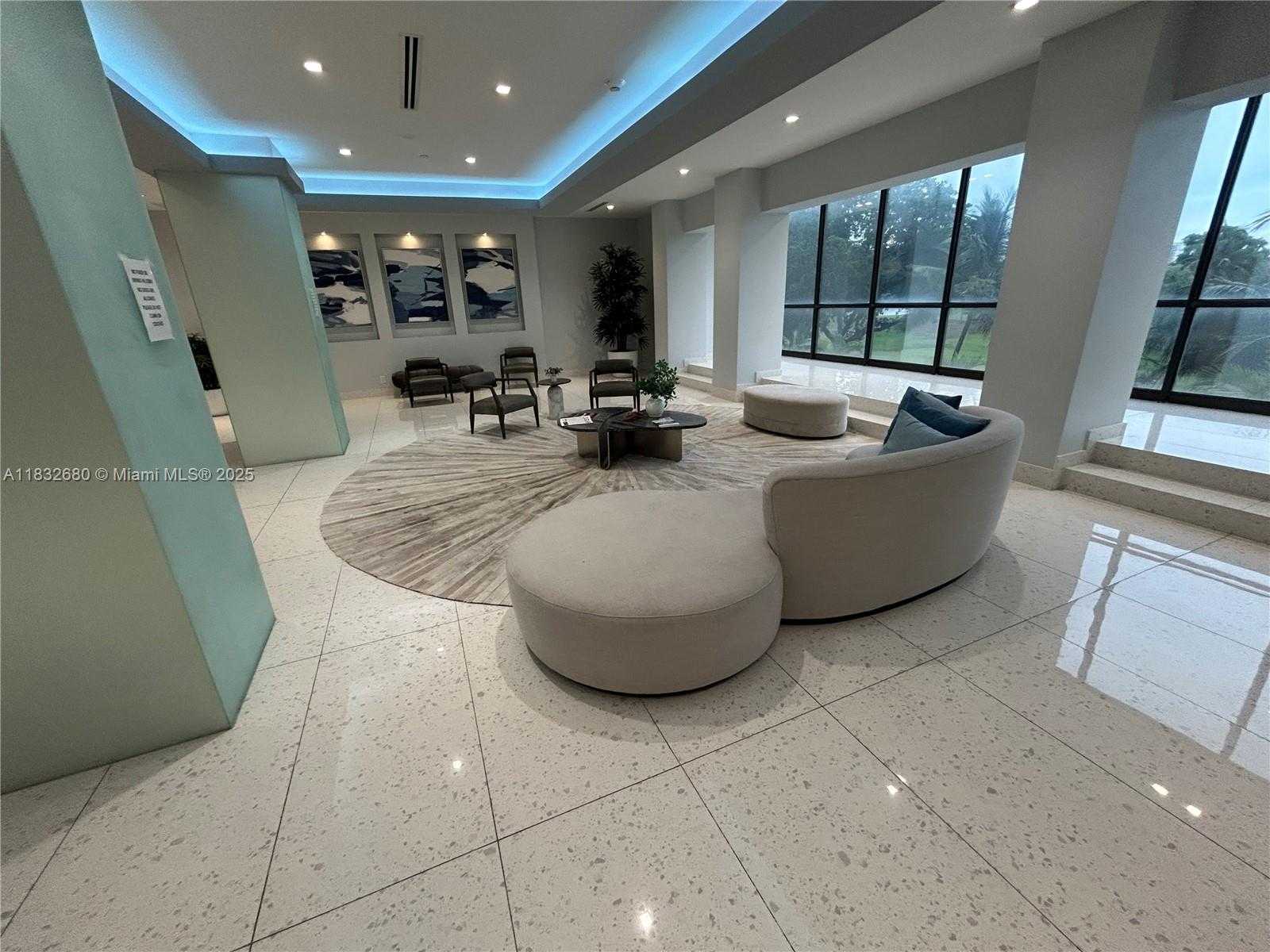Small Image of 20335 E Country Club Dr, Aventura, FL 33180, USA Number 4