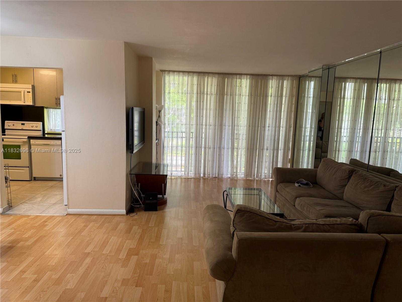 Small Image of 17021 NORTH BAY RD #222, Sunny Isles Beach Number 3