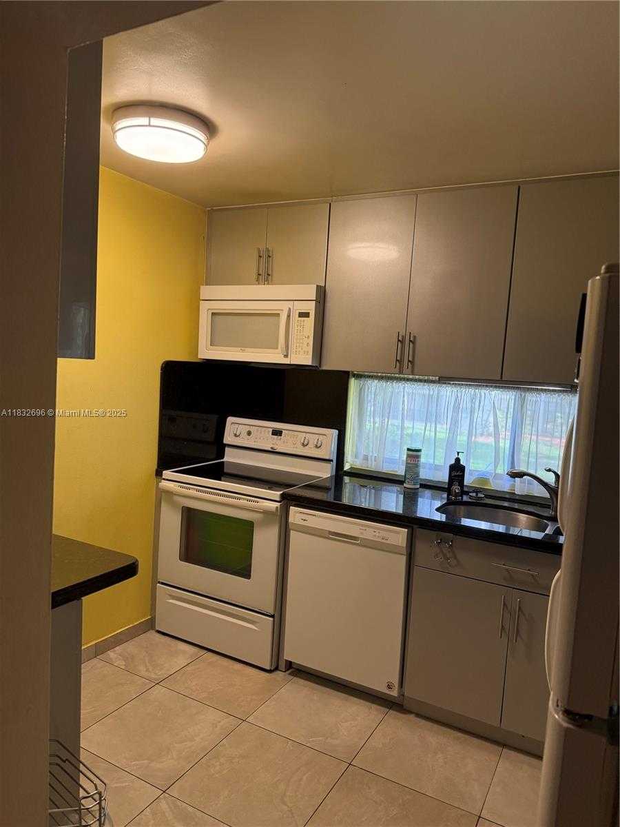 Small Image of 17021 NORTH BAY RD #222, Sunny Isles Beach Number 4