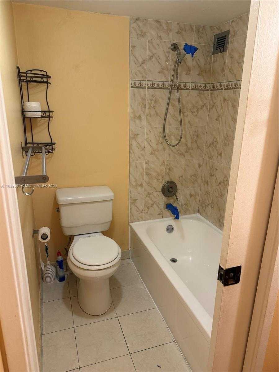 Small Image of 17021 NORTH BAY RD #222, Sunny Isles Beach Number 6
