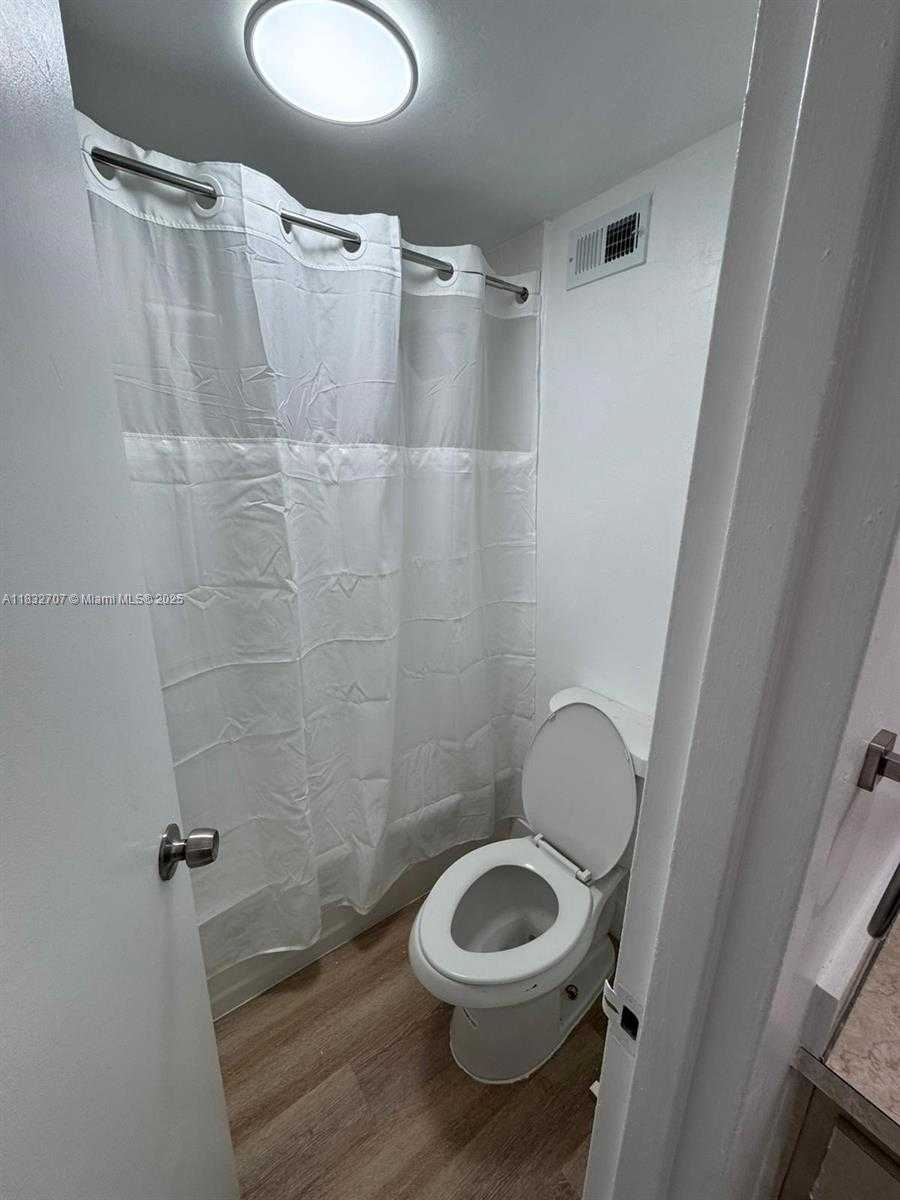 Small Image of 2899 COLLINS AVE #608, Miami Beach Number 11
