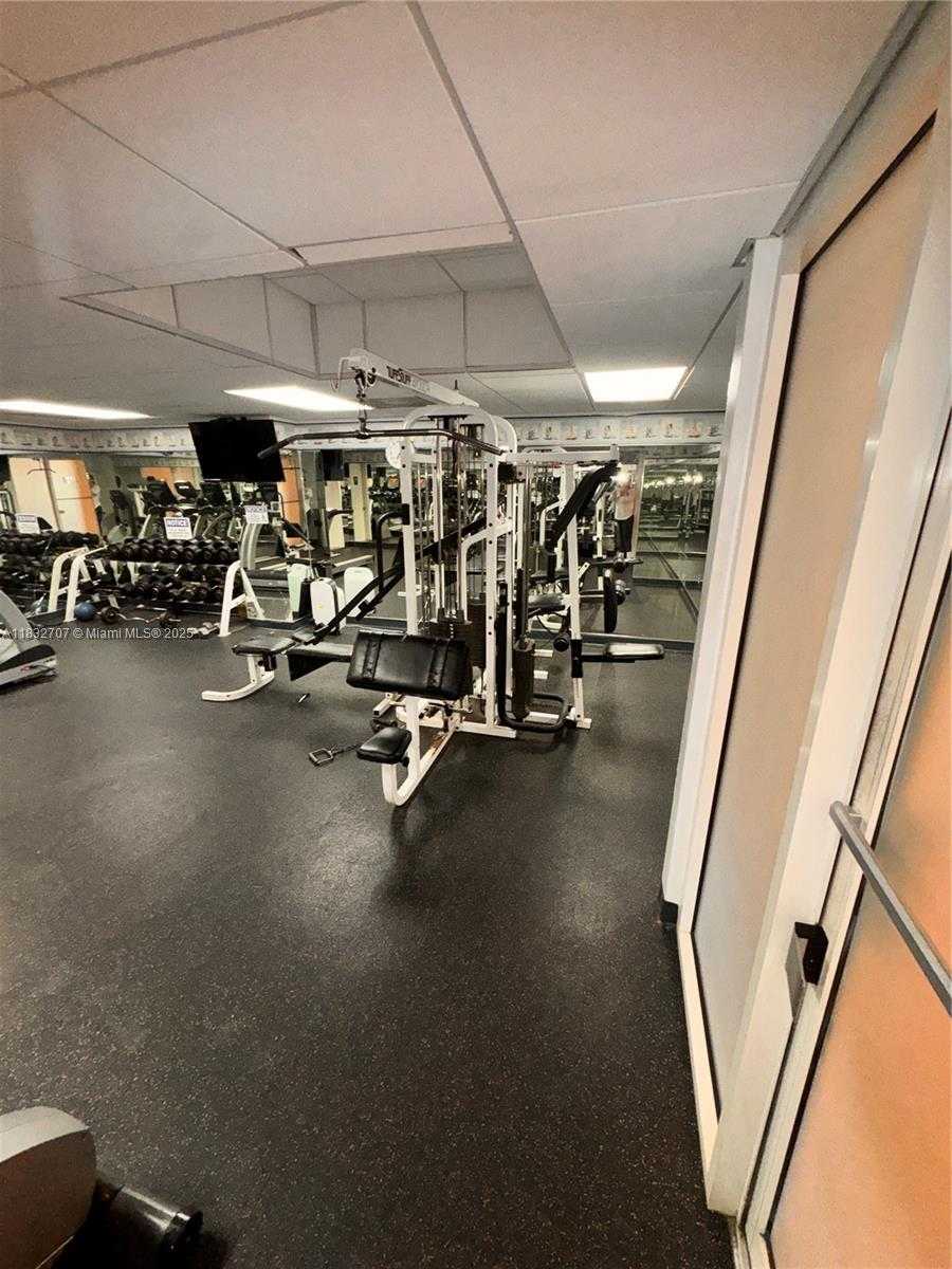 Small Image of 2899 COLLINS AVE #608, Miami Beach Number 13