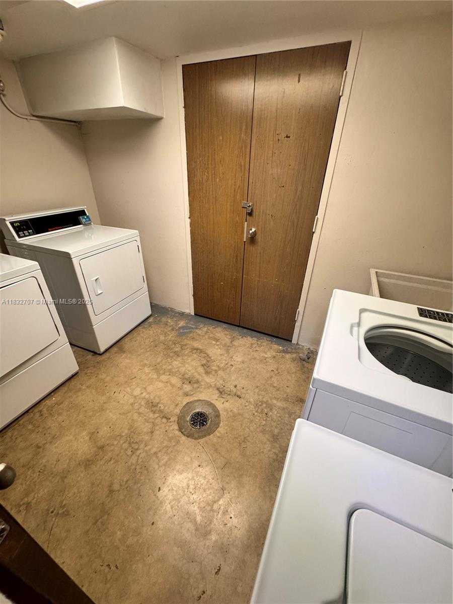 Small Image of 2899 COLLINS AVE #608, Miami Beach Number 14